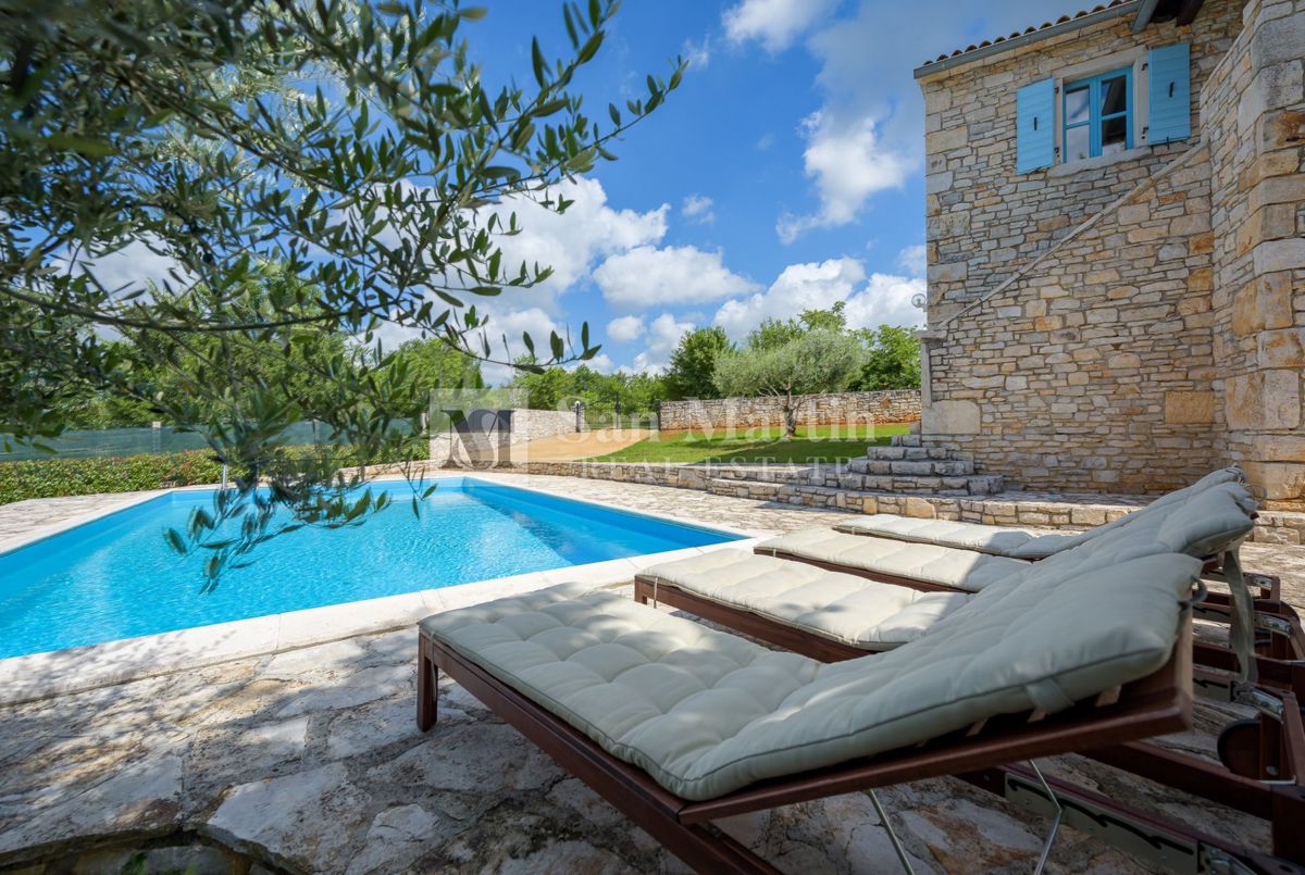Poreč, okolica – Čudovita kamnita hiša s panoramskim razgledom