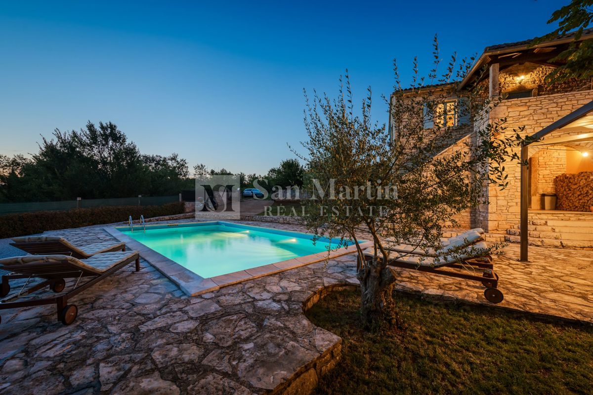 Poreč, okolica – Čudovita kamnita hiša s panoramskim razgledom