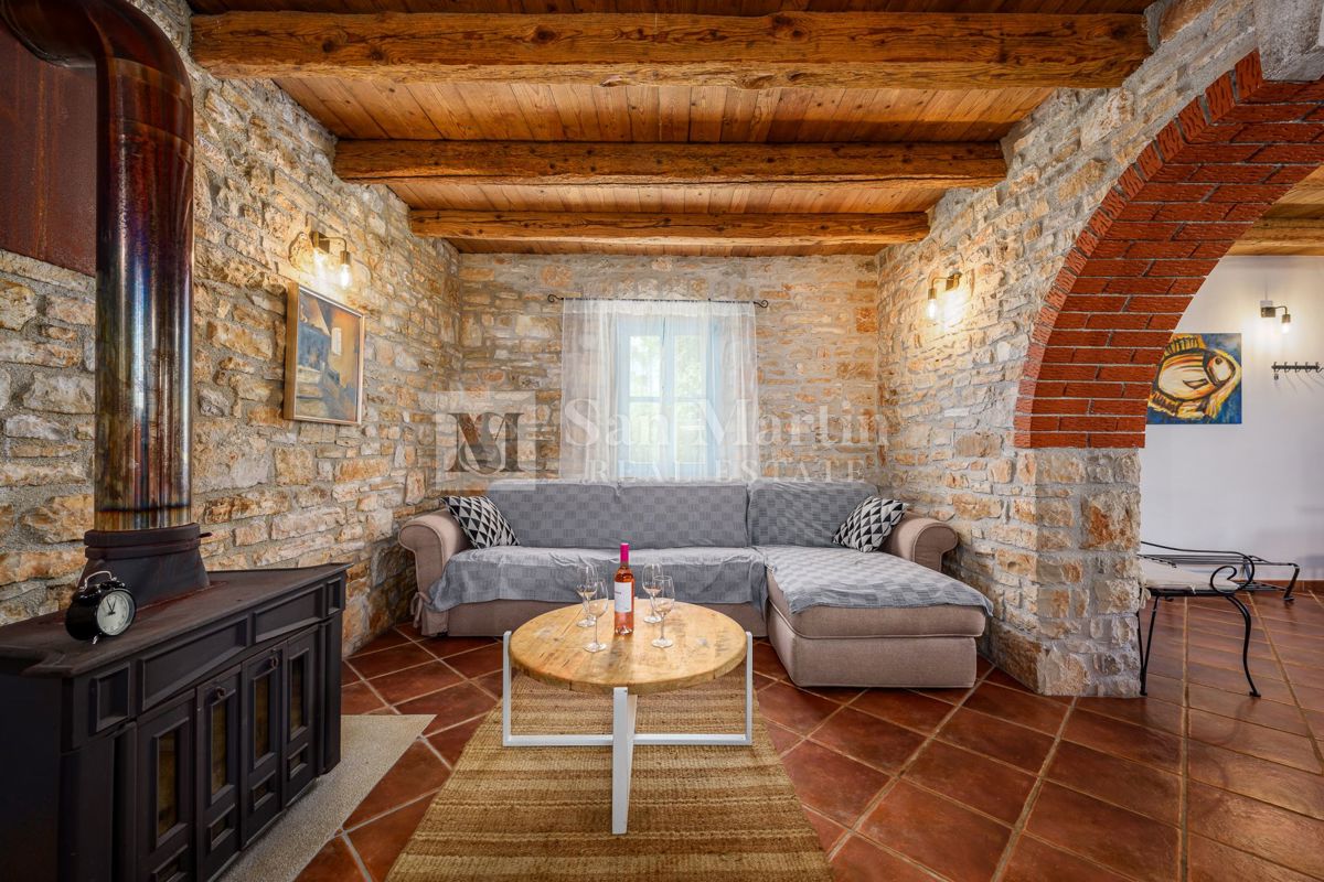 Poreč, okolica – Čudovita kamnita hiša s panoramskim razgledom