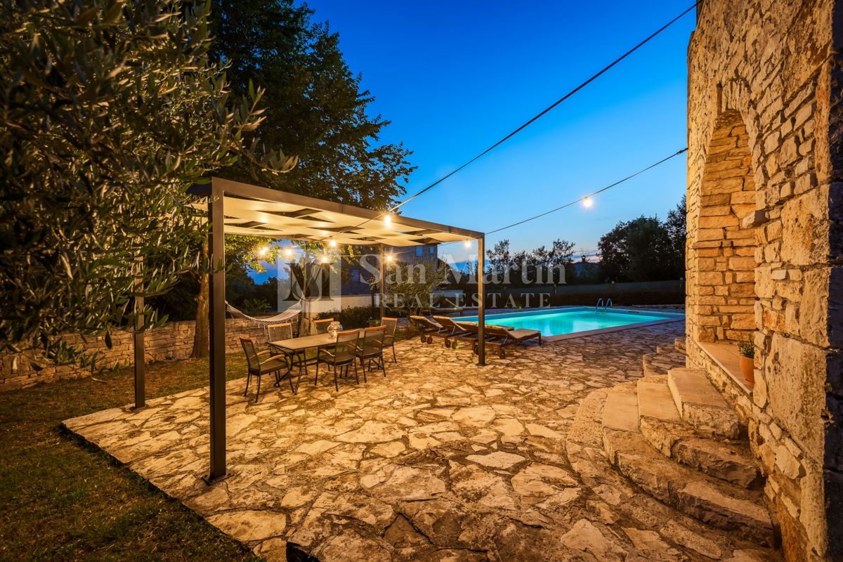 Poreč, okolica – Čudovita kamnita hiša s panoramskim razgledom