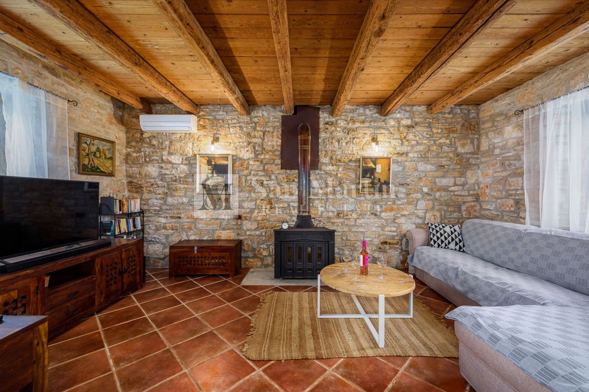 Poreč, okolica – Čudovita kamnita hiša s panoramskim razgledom