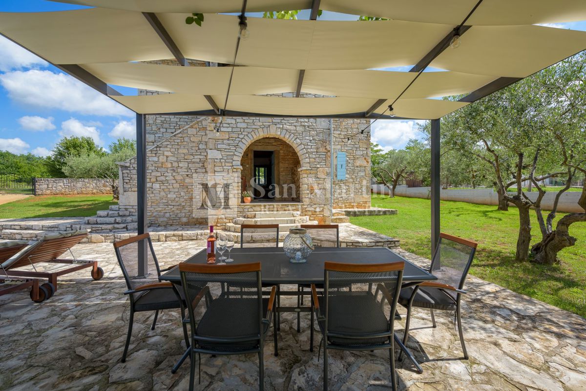 Poreč, okolica – Čudovita kamnita hiša s panoramskim razgledom