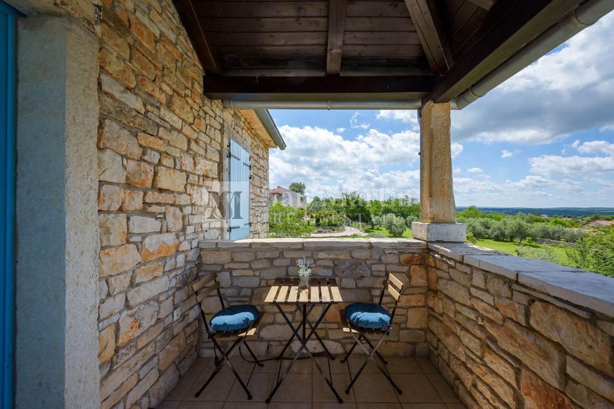 Poreč, okolica – Čudovita kamnita hiša s panoramskim razgledom