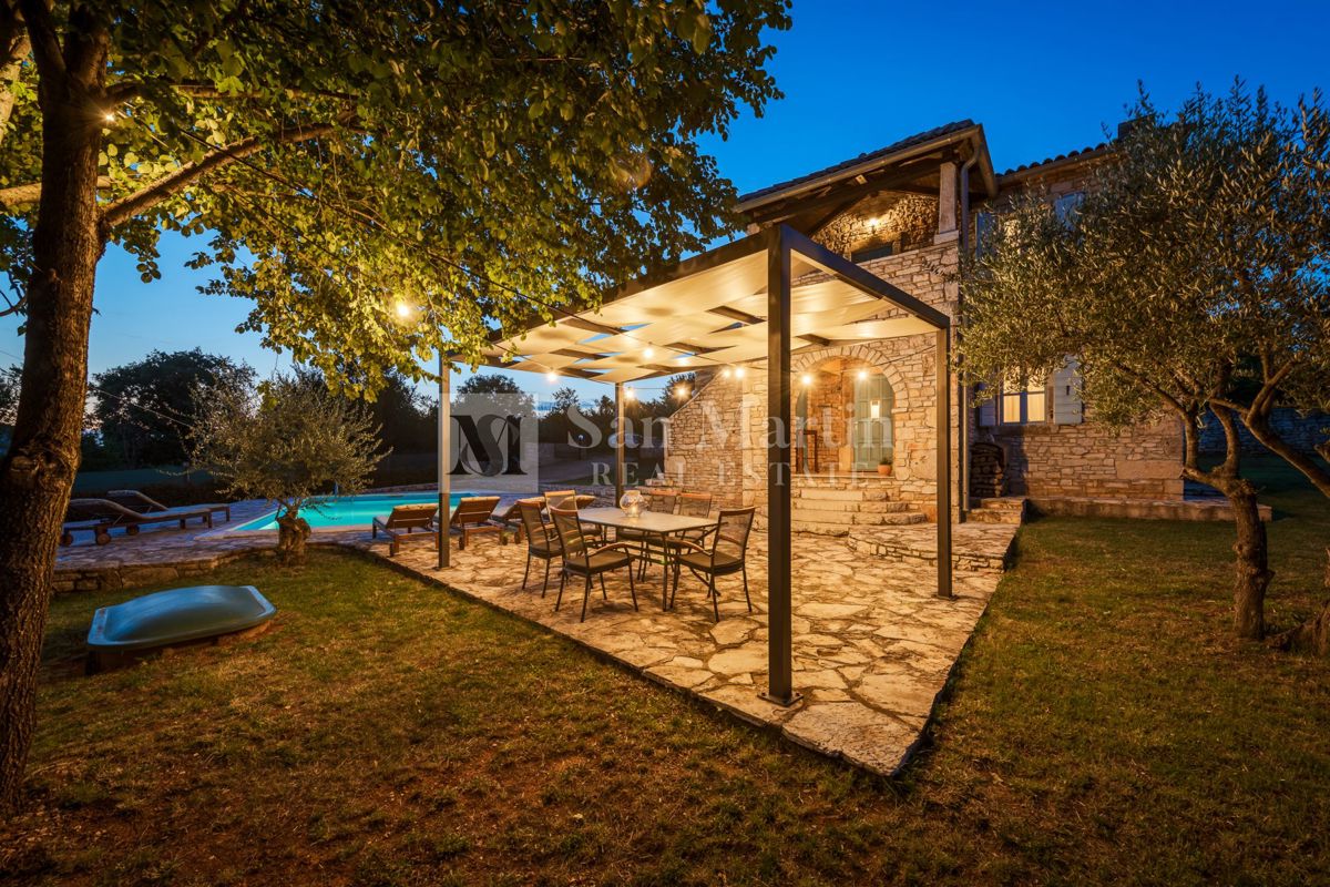 Poreč, okolica – Čudovita kamnita hiša s panoramskim razgledom