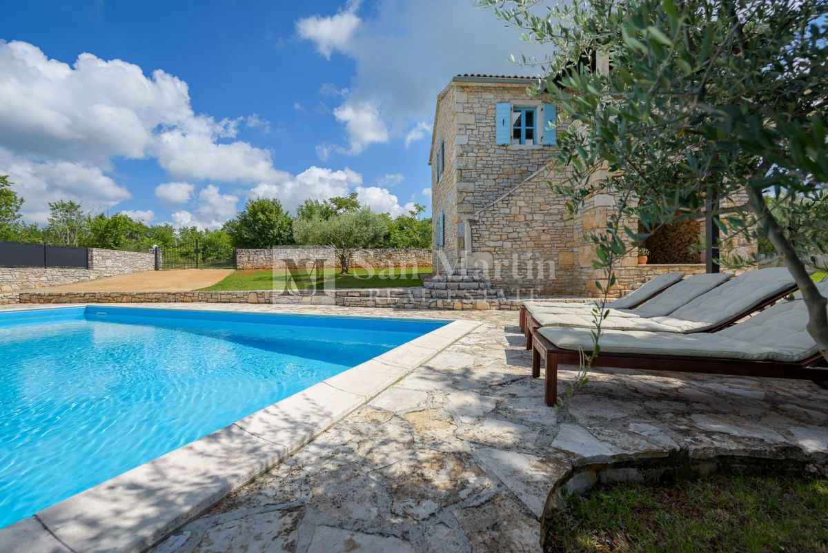 Poreč, okolica – Čudovita kamnita hiša s panoramskim razgledom