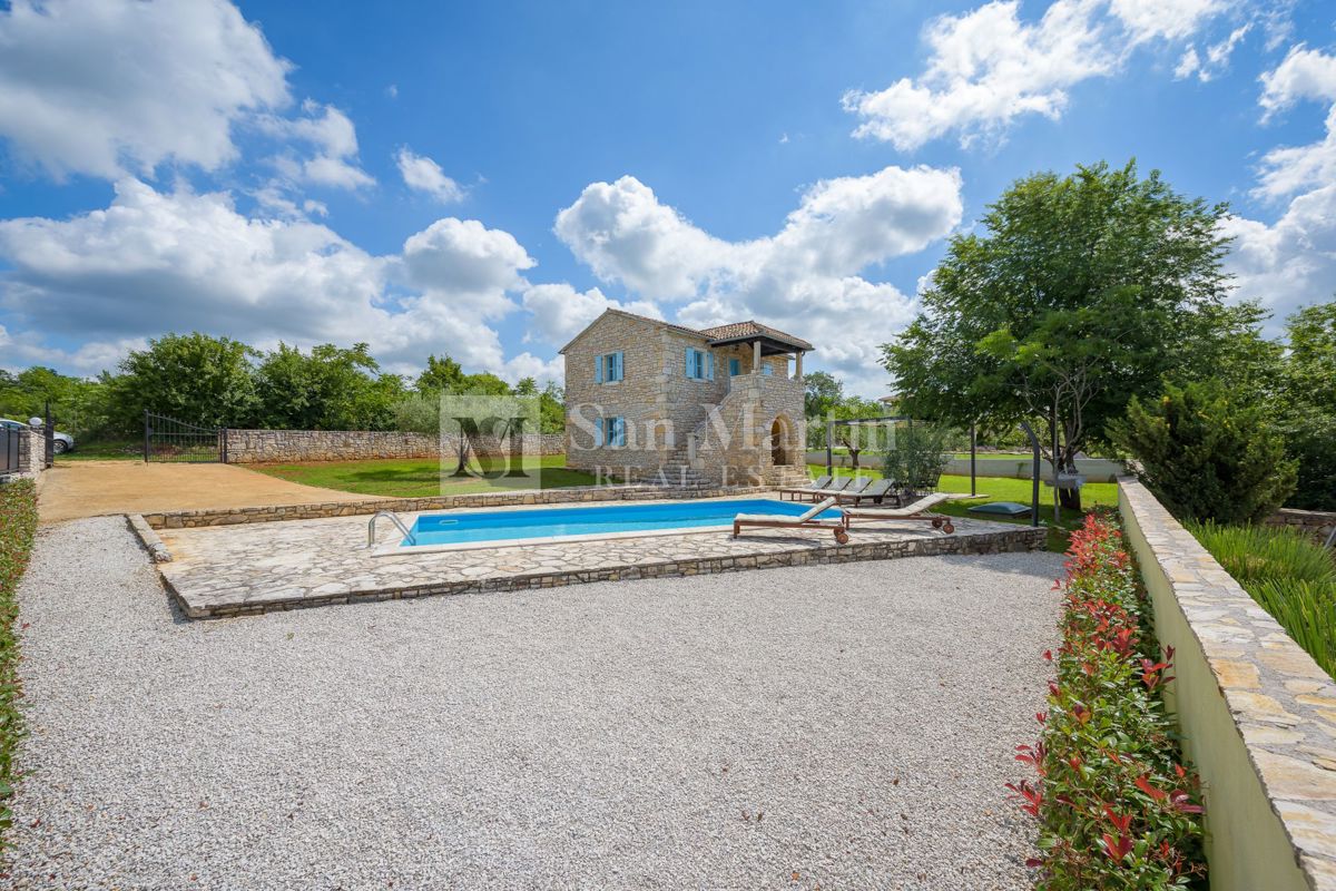 Poreč, okolica – Čudovita kamnita hiša s panoramskim razgledom