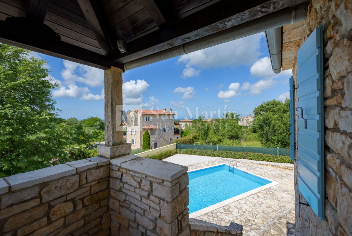 Poreč, okolica – Čudovita kamnita hiša s panoramskim razgledom