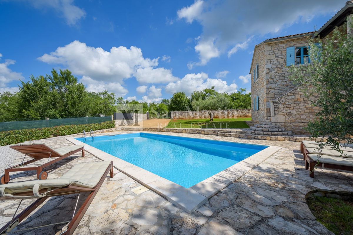 Poreč, okolica – Čudovita kamnita hiša s panoramskim razgledom
