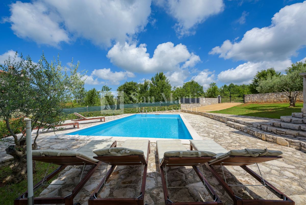 Poreč, okolica – Čudovita kamnita hiša s panoramskim razgledom