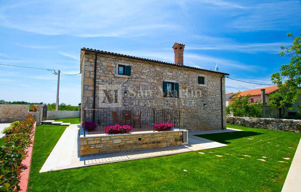 Poreč, okolica - čudovita kamnita vila z bazenom