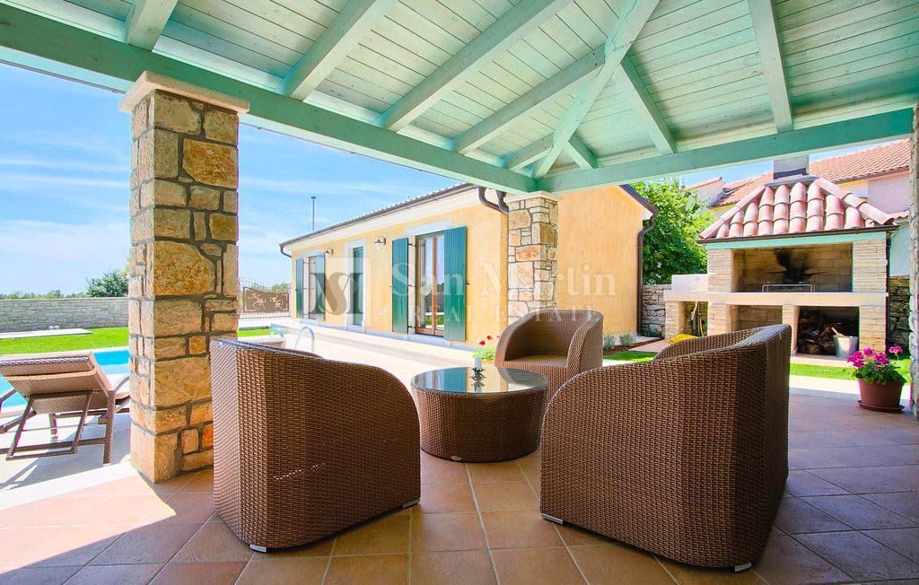 Poreč, okolica - čudovita kamnita vila z bazenom