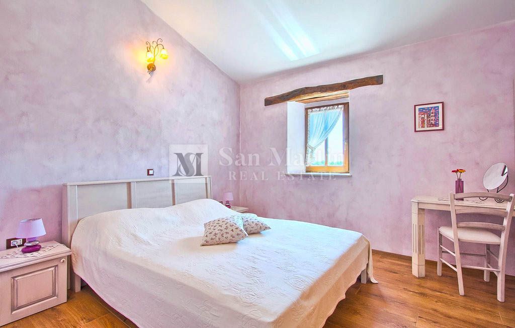 Poreč, okolica - čudovita kamnita vila z bazenom
