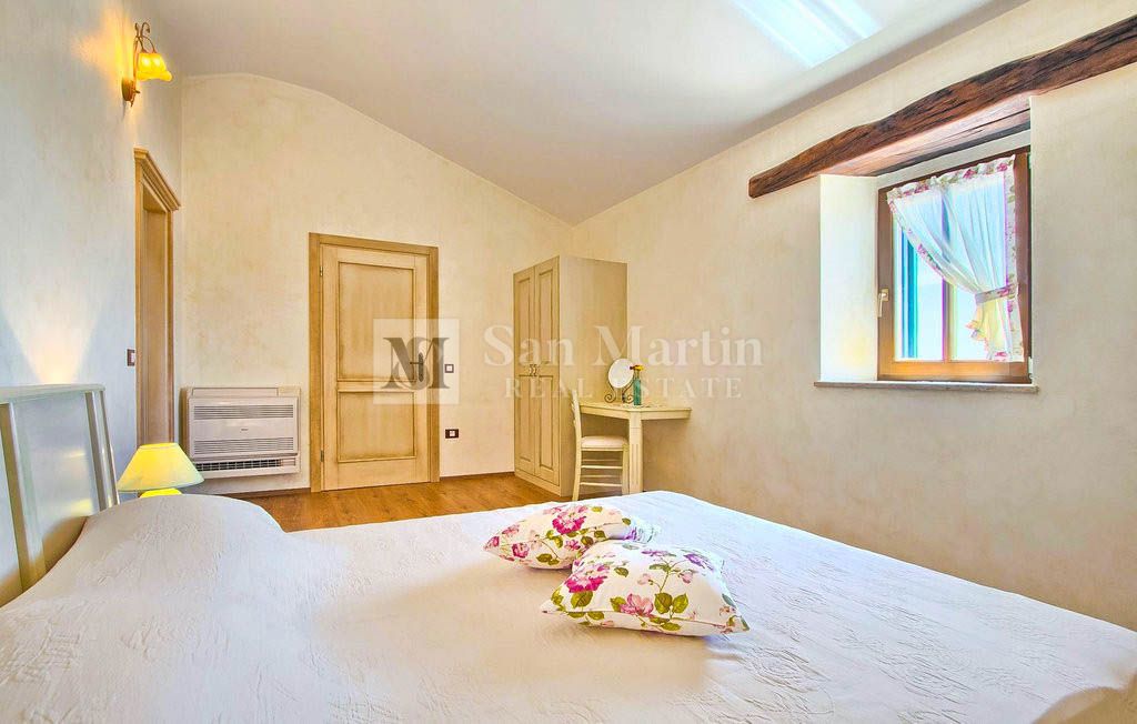 Poreč, okolica - čudovita kamnita vila z bazenom
