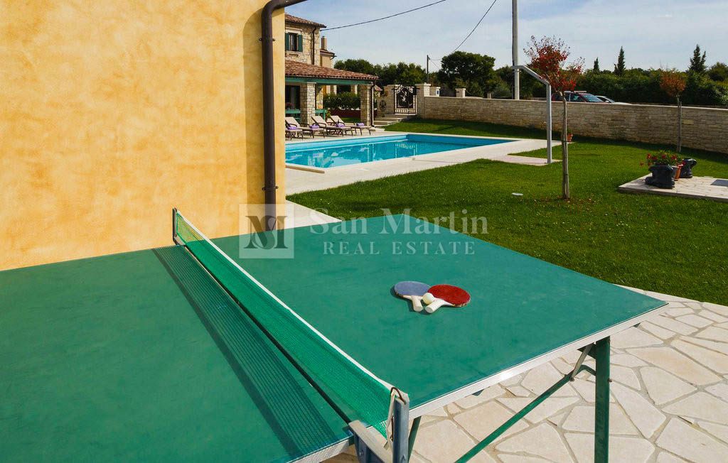 Poreč, okolica - čudovita kamnita vila z bazenom