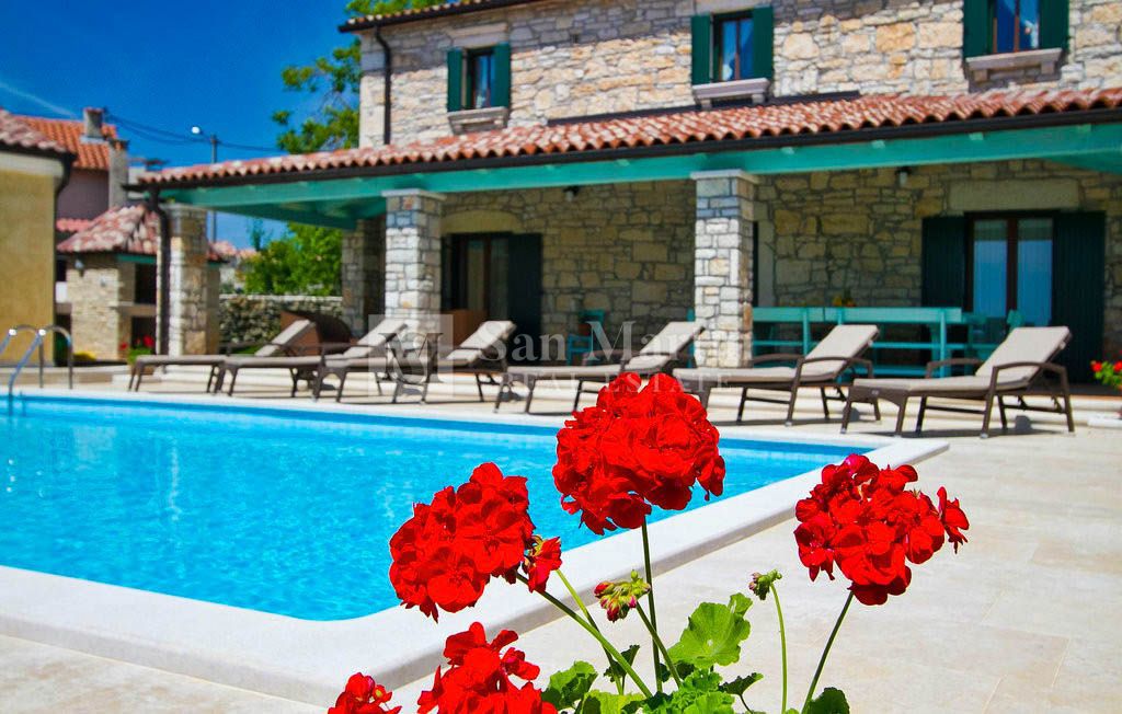 Poreč, okolica - čudovita kamnita vila z bazenom