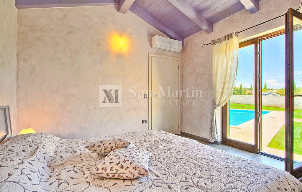 Poreč, okolica - čudovita kamnita vila z bazenom