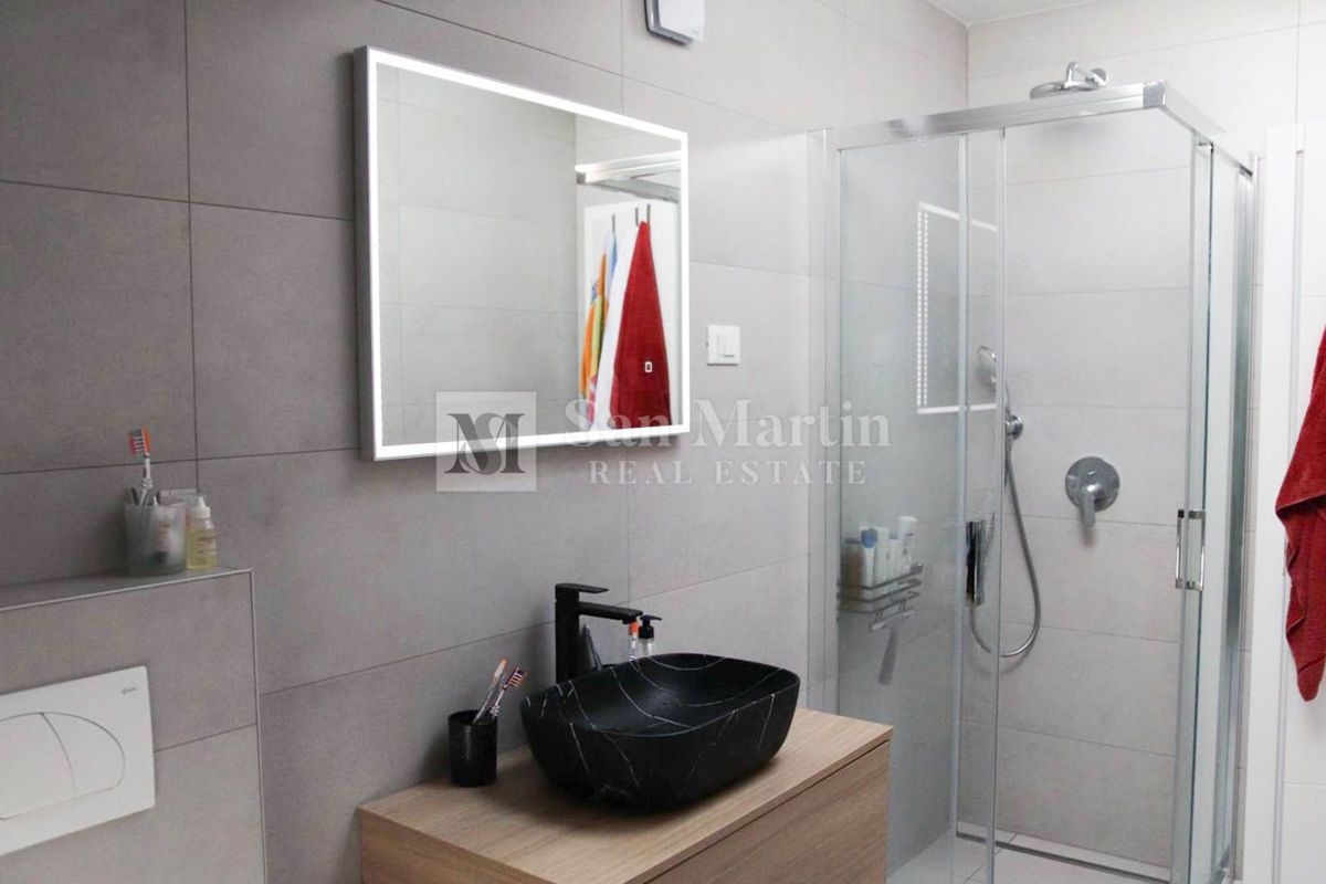Rovinj, okolica - dva kvalitetna apartmaja v bližini morja