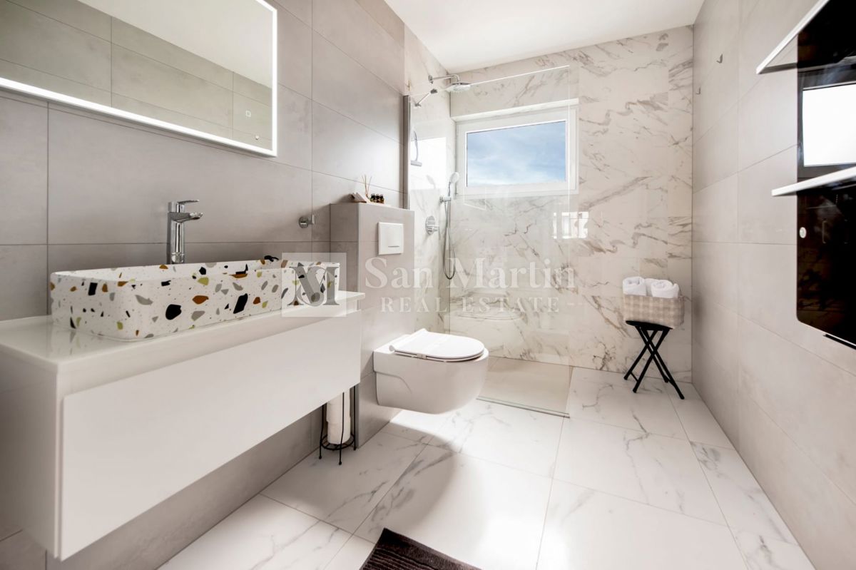 Rovinj, okolica - dva kvalitetna apartmaja v bližini morja