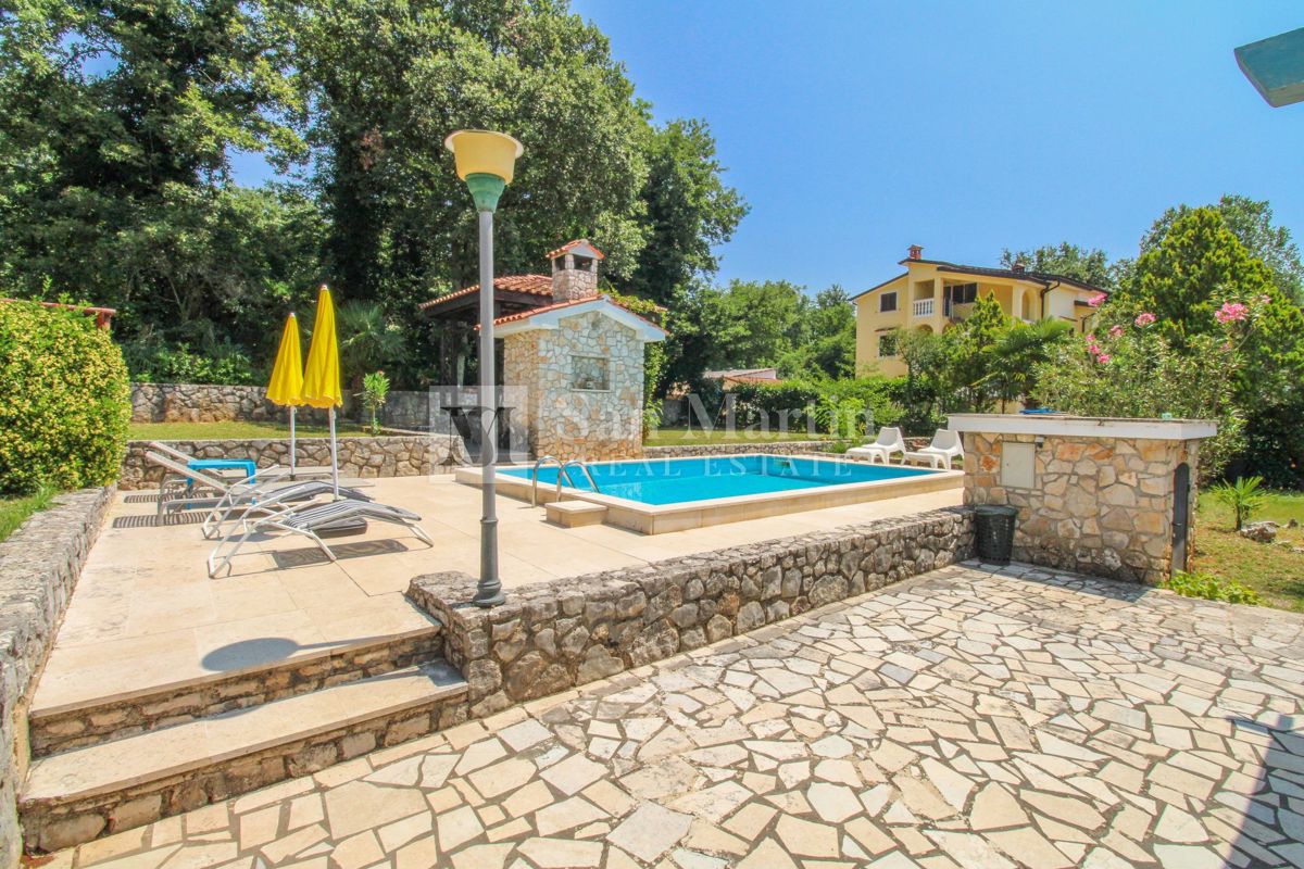 Poreč, okolica - hiša z 5 enotami na odlični lokaciji