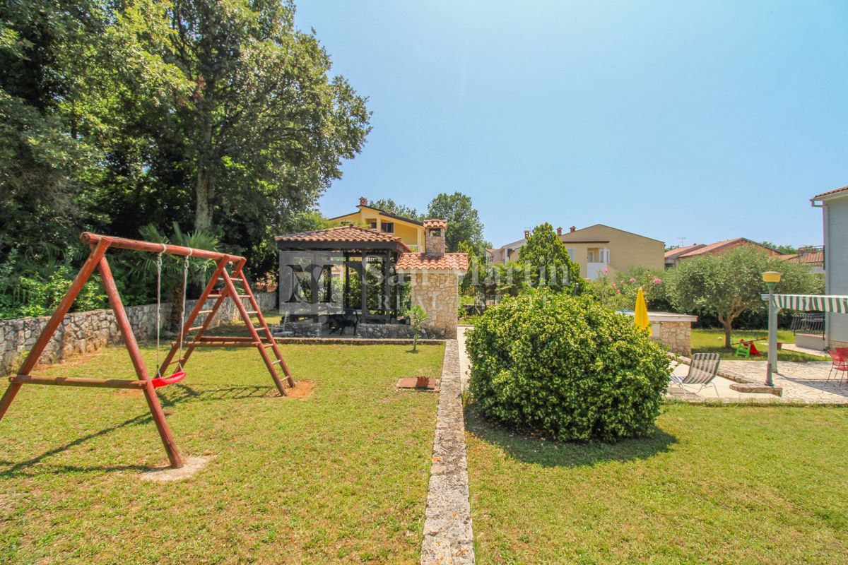 Poreč, okolica - hiša z 5 enotami na odlični lokaciji