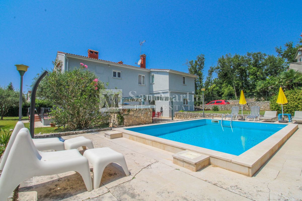 Poreč, okolica - hiša z 5 enotami na odlični lokaciji
