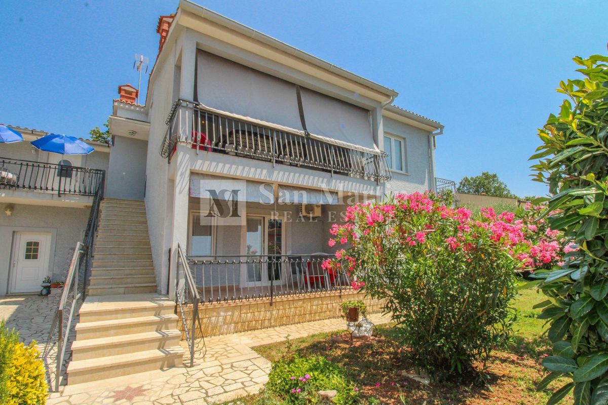 Poreč, okolica - hiša z 5 enotami na odlični lokaciji