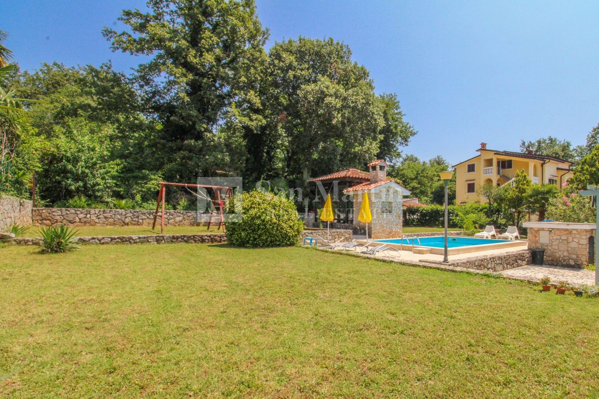 Poreč, okolica - hiša z 5 enotami na odlični lokaciji