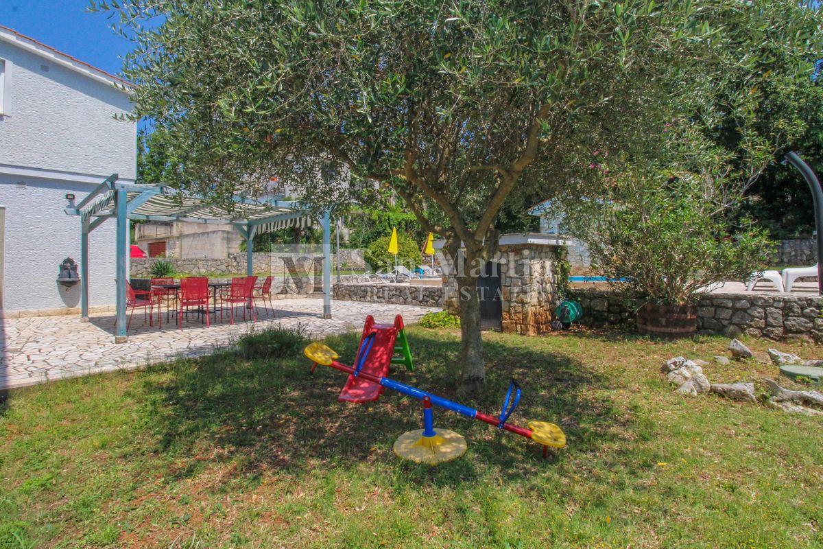 Poreč, okolica - hiša z 5 enotami na odlični lokaciji