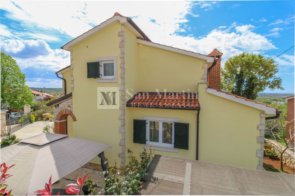 Poreč, Hiša s panoramskim pogledom na morje - PRILOŽNOST!!!