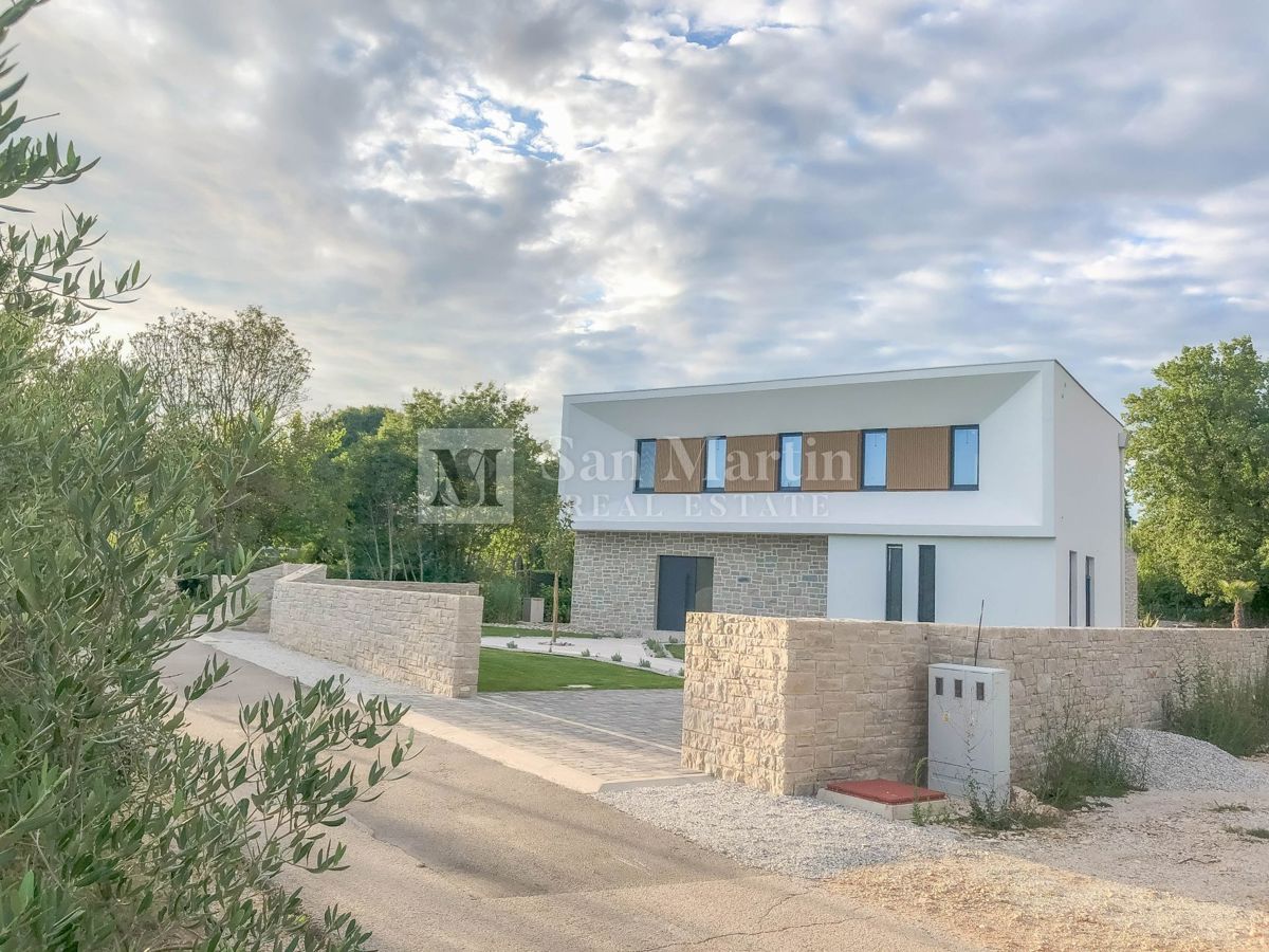 Poreč, Luksuzna hiša z bazenom