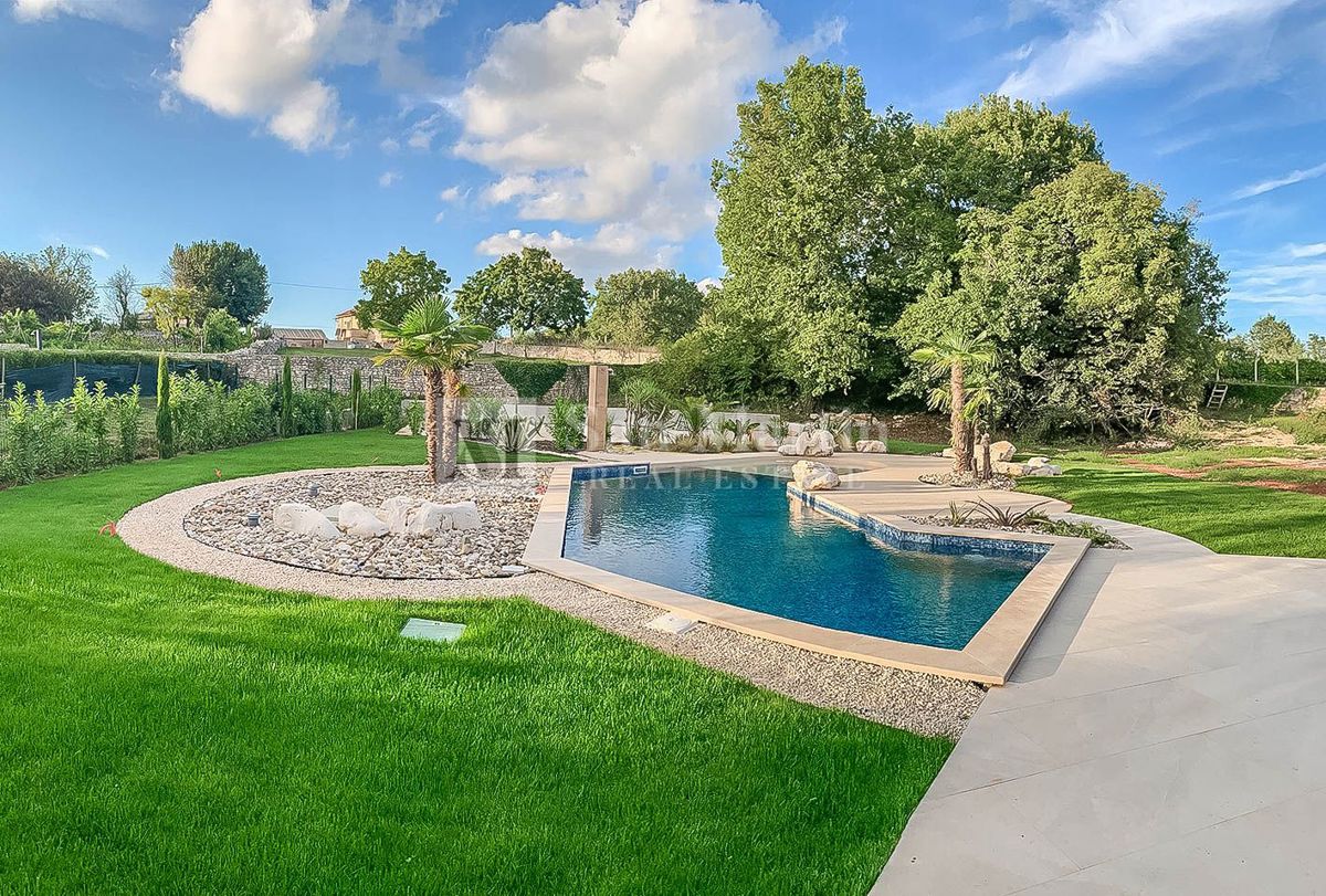 Poreč, Luksuzna hiša z bazenom