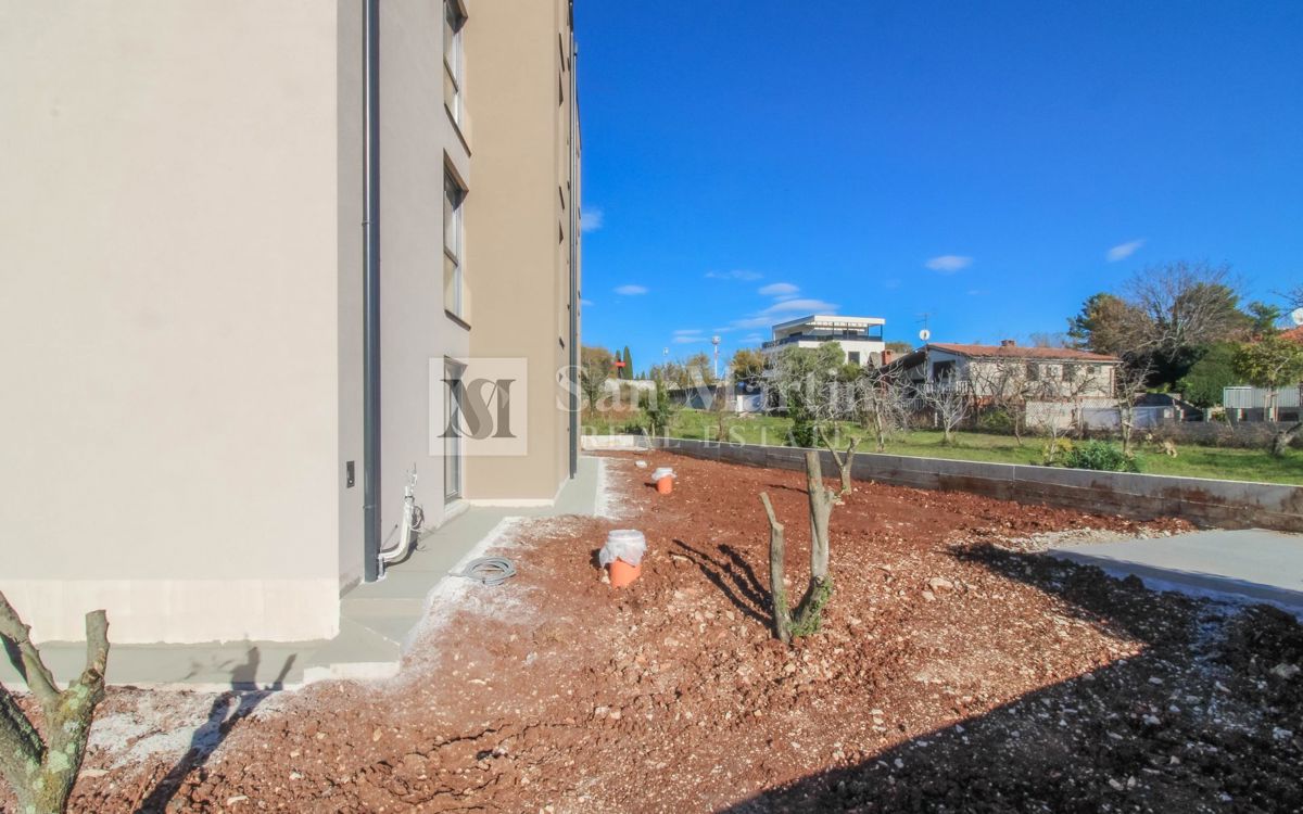 POREČ - Novo odlično stanovanje v pritličju