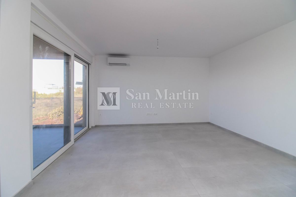 POREČ - Novo odlično stanovanje v pritličju