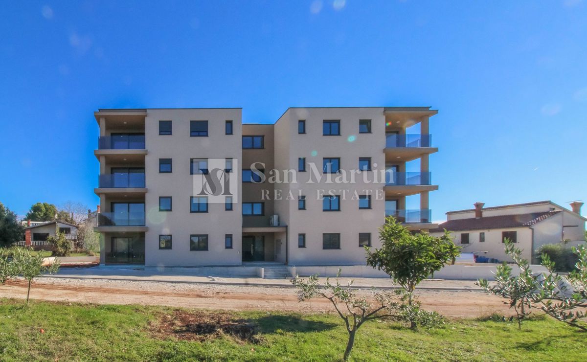 POREČ - Novo odlično stanovanje v pritličju