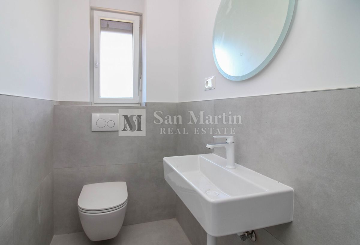 POREČ - Novo odlično stanovanje v pritličju