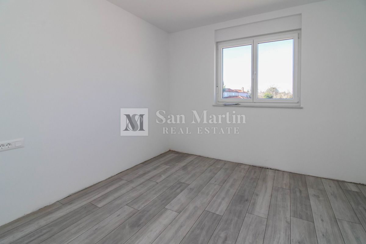 POREČ - Novo odlično stanovanje v pritličju