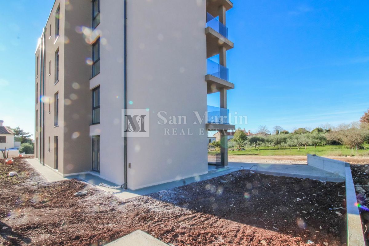 POREČ - Novo odlično stanovanje v pritličju