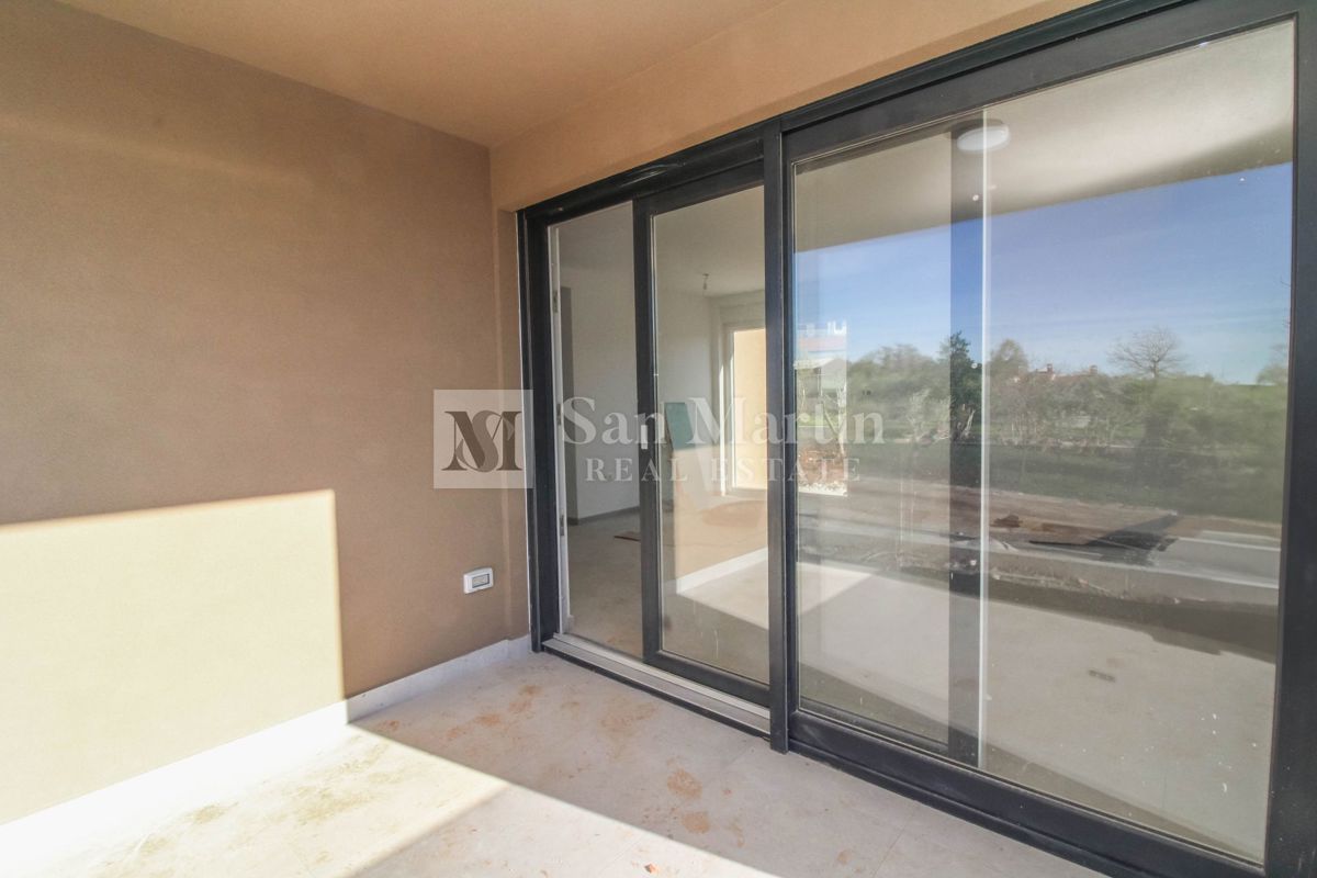 POREČ - Novo odlično stanovanje v pritličju