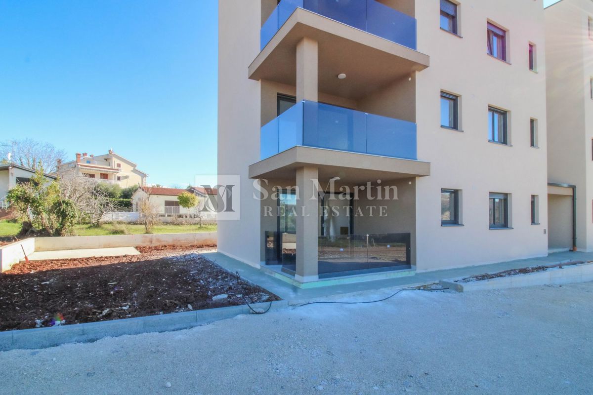 POREČ - Novo odlično stanovanje v pritličju