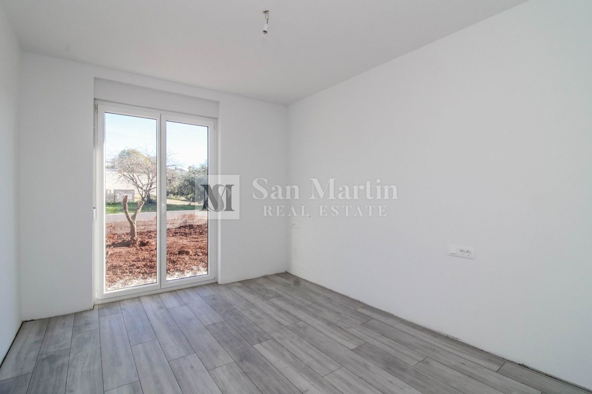 POREČ - Novo odlično stanovanje v pritličju