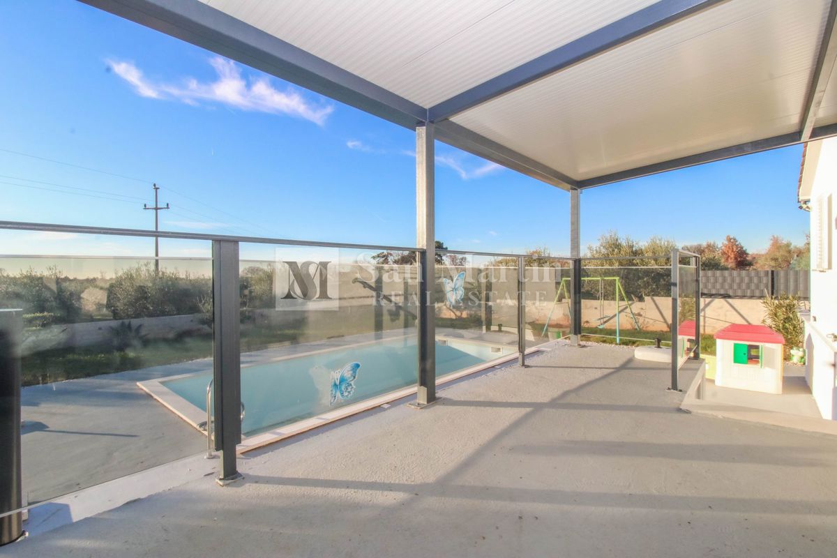 Poreč, okolica – Hiša na samoti s 3000 m² zemljišča