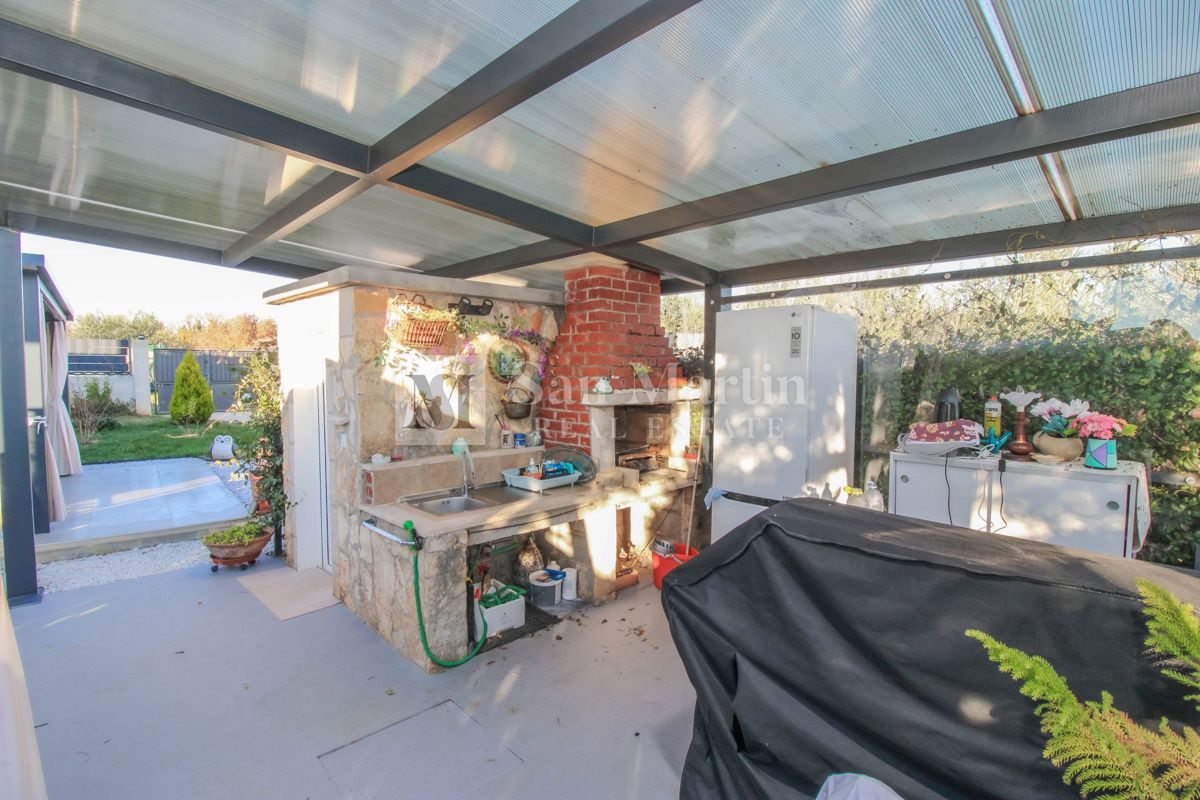 Poreč, okolica – Hiša na samoti s 3000 m² zemljišča