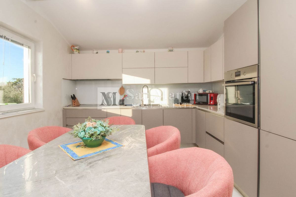 Poreč, okolica – Hiša na samoti s 3000 m² zemljišča