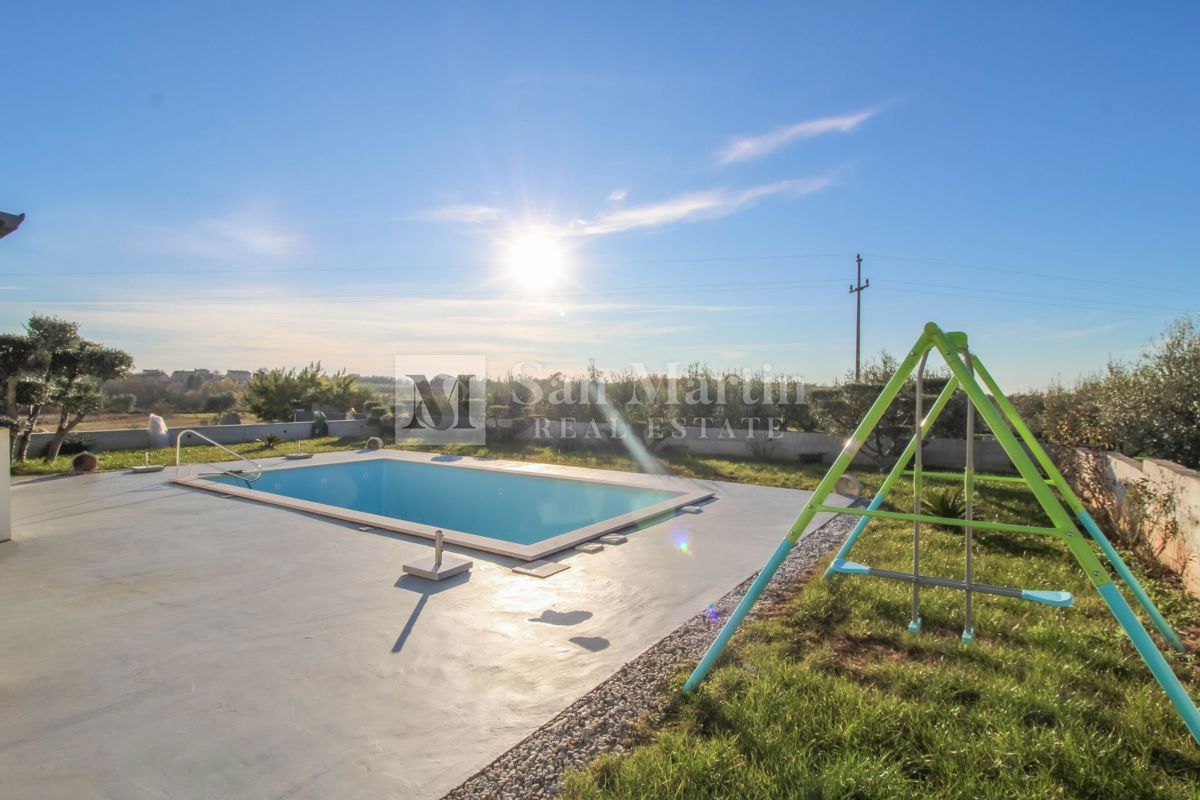 Poreč, okolica – Hiša na samoti s 3000 m² zemljišča