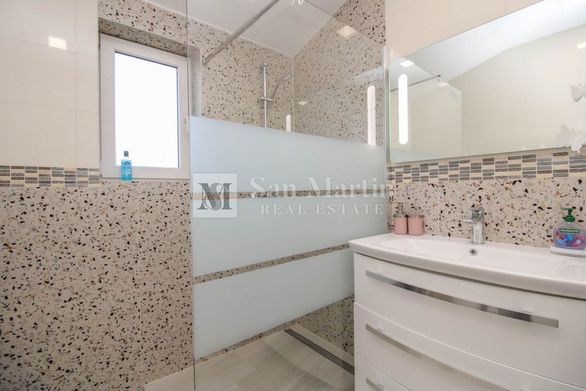 Poreč, okolica – Hiša na samoti s 3000 m² zemljišča