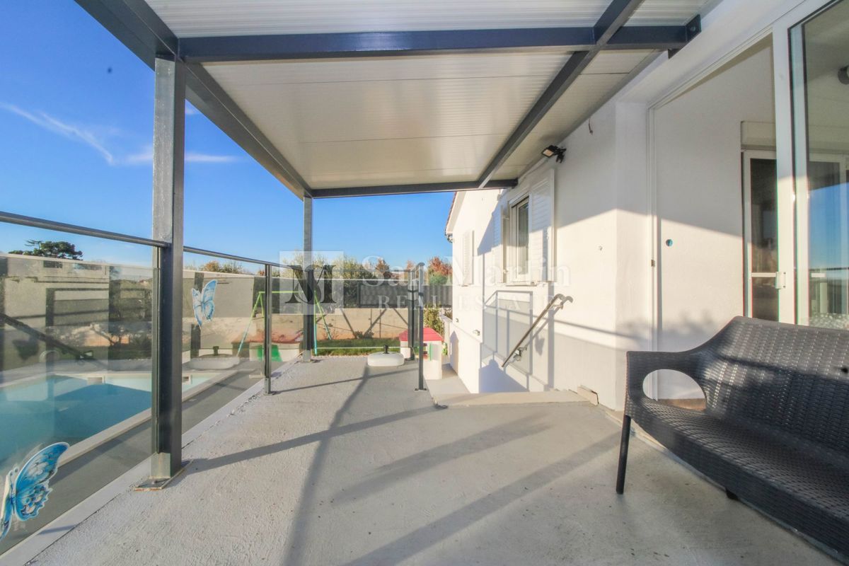 Poreč, okolica – Hiša na samoti s 3000 m² zemljišča