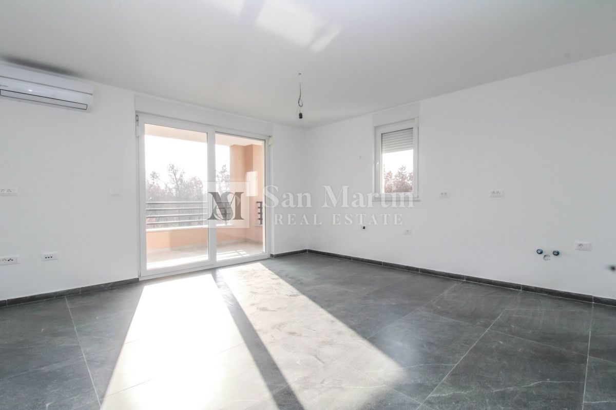 Poreč-okolica, trisobno stanovanje v novogradnji