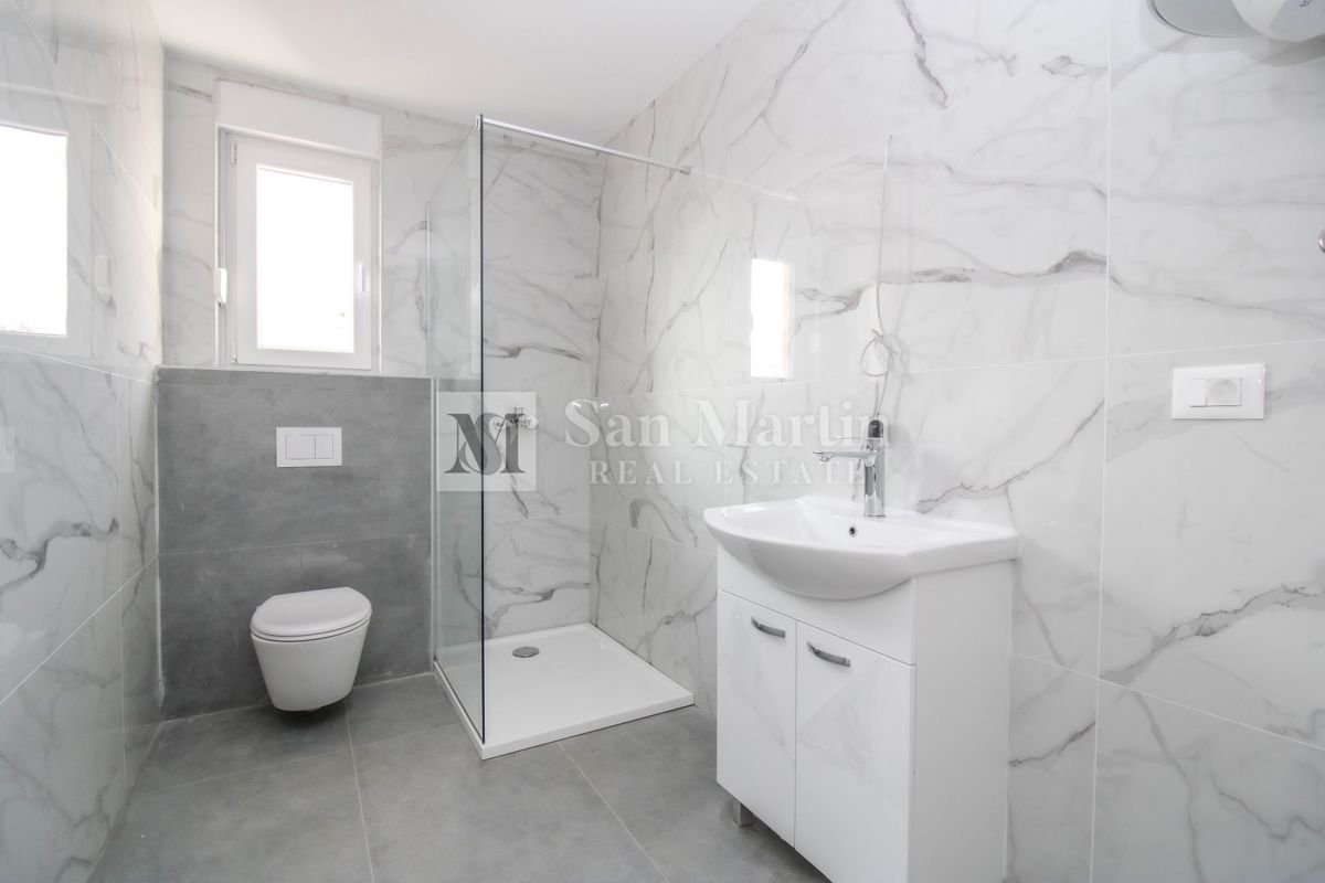 Poreč-okolica, trisobno stanovanje v novogradnji