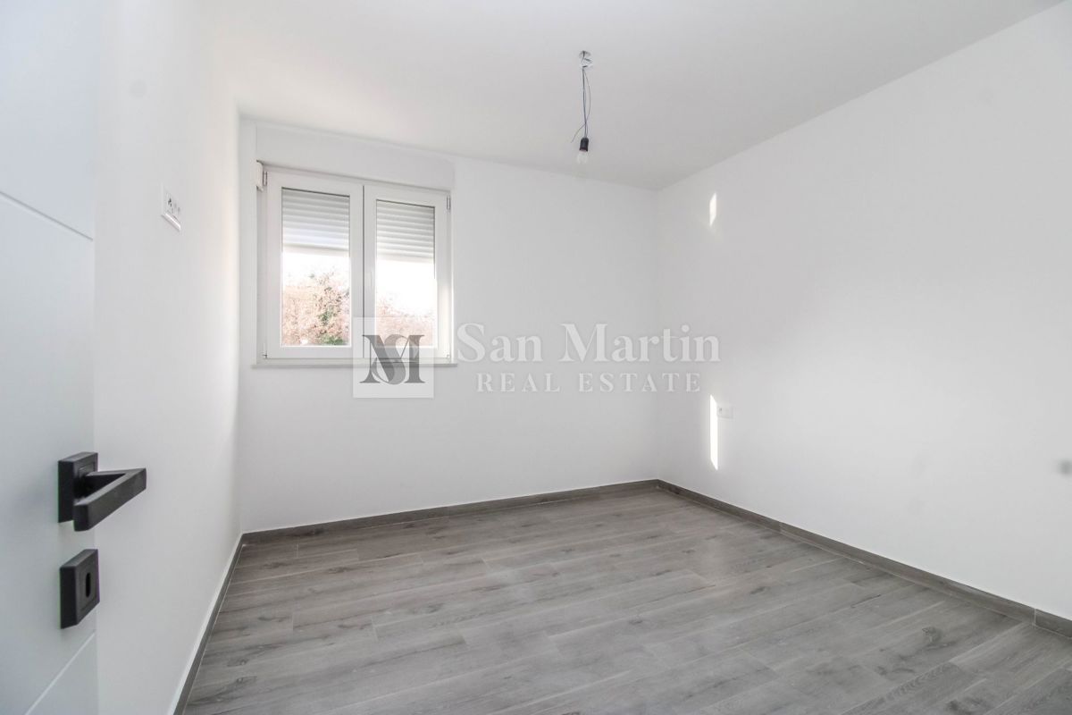 Poreč-okolica, trisobno stanovanje v novogradnji