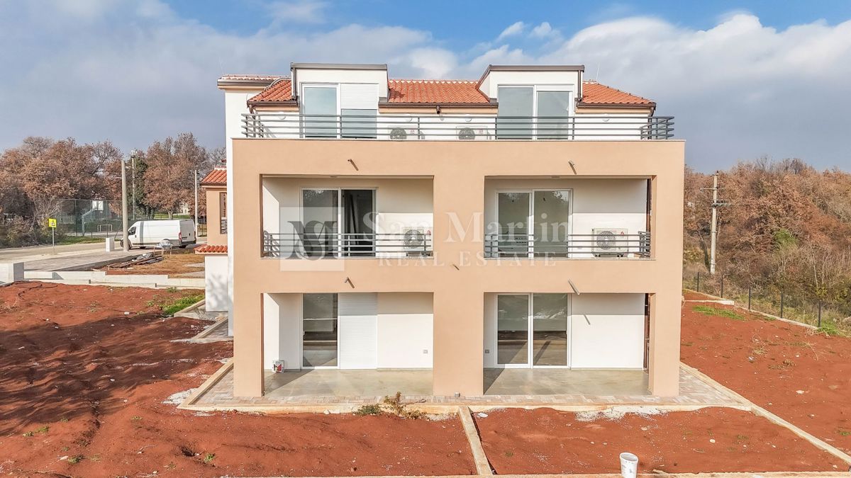 Poreč-okolica, trisobno stanovanje v novogradnji